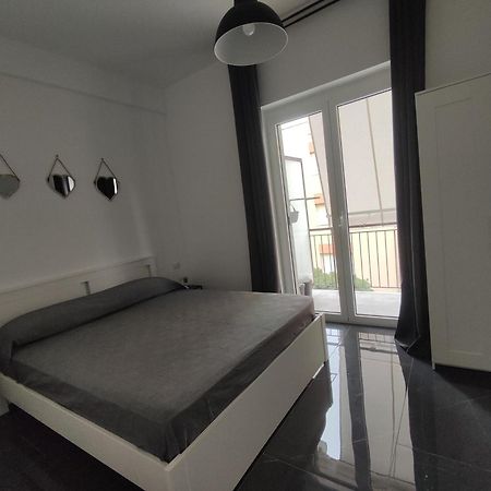 Oniria Suite - 100 Mt Dal Mare Terracina Exterior photo